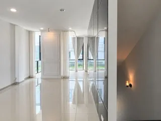 For rent 3 bedrooms townhouse in Bueng Kum, Bangkok