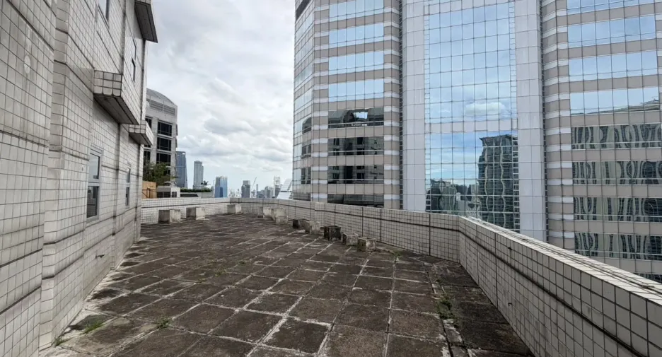 For sale 3 bedrooms condo in Pathum Wan, Bangkok