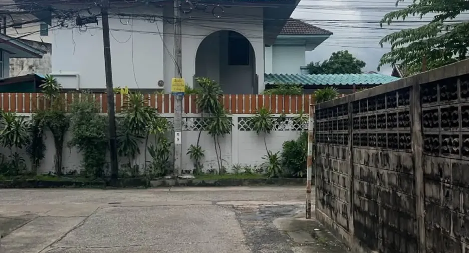 For sale 24 bedrooms townhouse in Phra Khanong, Bangkok