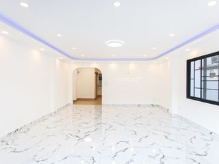 For sale 7 bedrooms townhouse in Huai Khwang, Bangkok