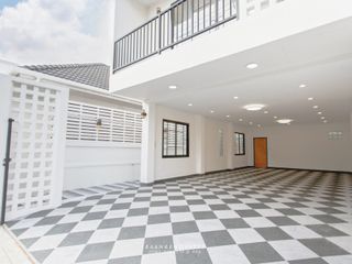 For sale 7 bedrooms townhouse in Huai Khwang, Bangkok