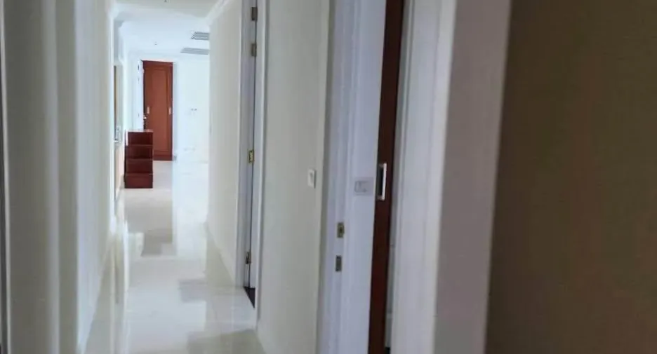 For rent 3 bedrooms condo in Pathum Wan, Bangkok