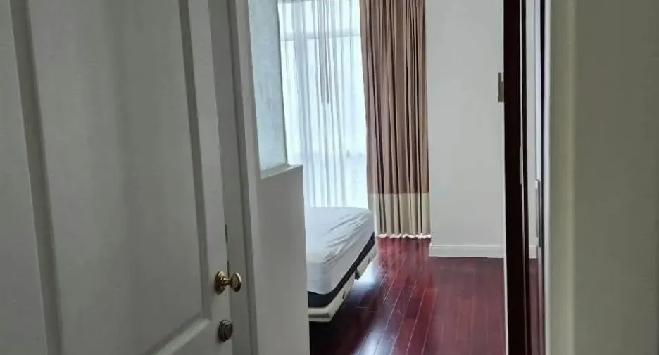 For rent 3 bedrooms condo in Pathum Wan, Bangkok
