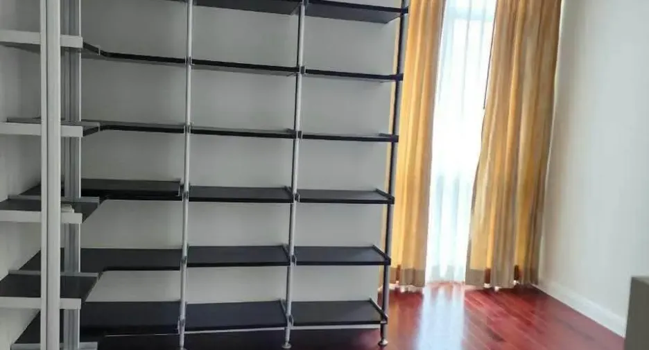 For rent 3 bedrooms condo in Pathum Wan, Bangkok