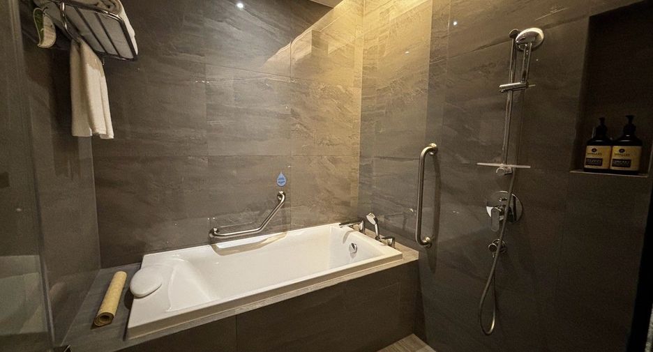 For rent 3 bedrooms apartment in Sathon, Bangkok