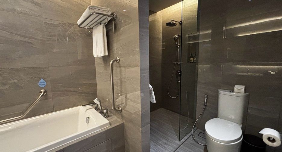 For rent 3 bedrooms apartment in Sathon, Bangkok