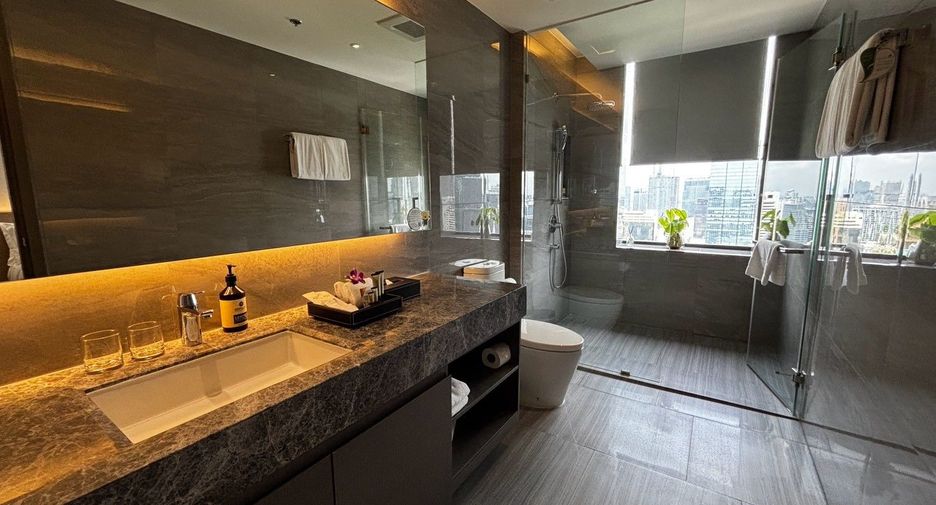 For rent 3 bedrooms apartment in Sathon, Bangkok