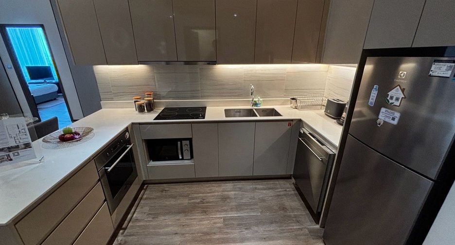 For rent 3 bedrooms apartment in Sathon, Bangkok