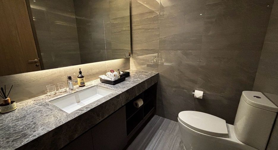 For rent 3 bedrooms apartment in Sathon, Bangkok