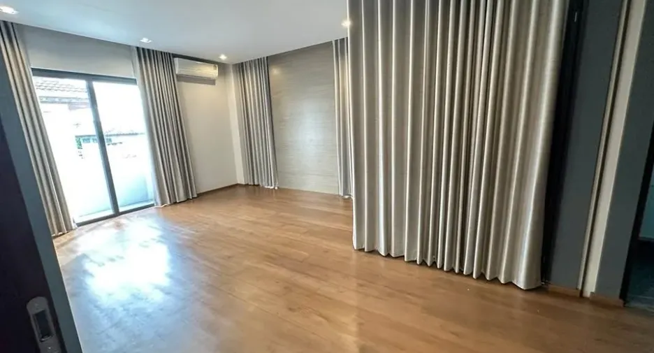 For sale and for rent 5 bedrooms house in Bang Sue, Bangkok