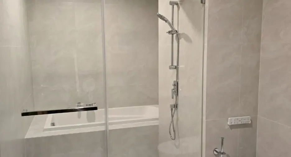 For rent 2 bedrooms condo in Huai Khwang, Bangkok
