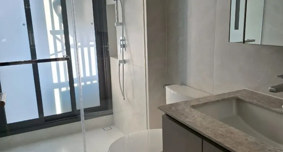 For rent 2 bedrooms condo in Huai Khwang, Bangkok