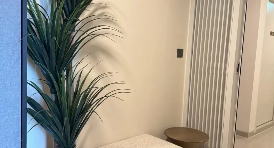 For rent 2 bedrooms condo in Huai Khwang, Bangkok