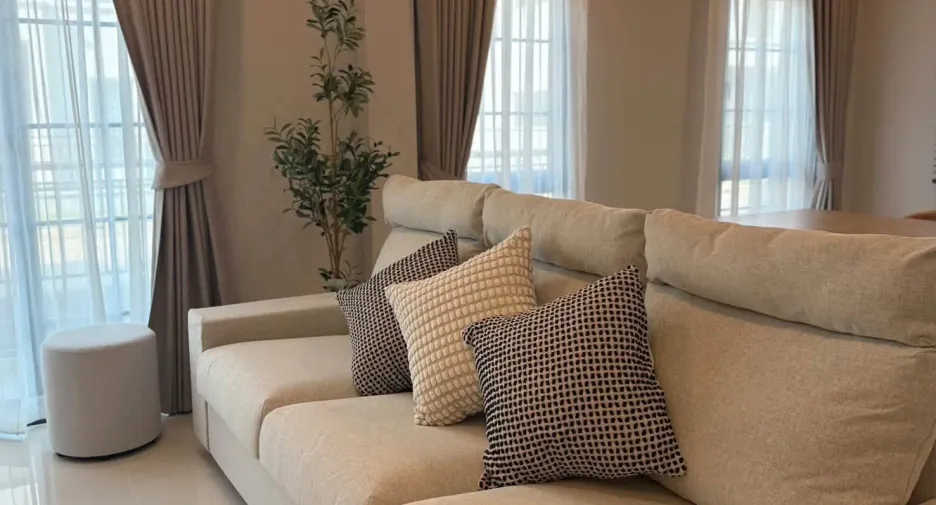 出租 4 卧室 独立屋 在 Bang Phli, Samut Prakan