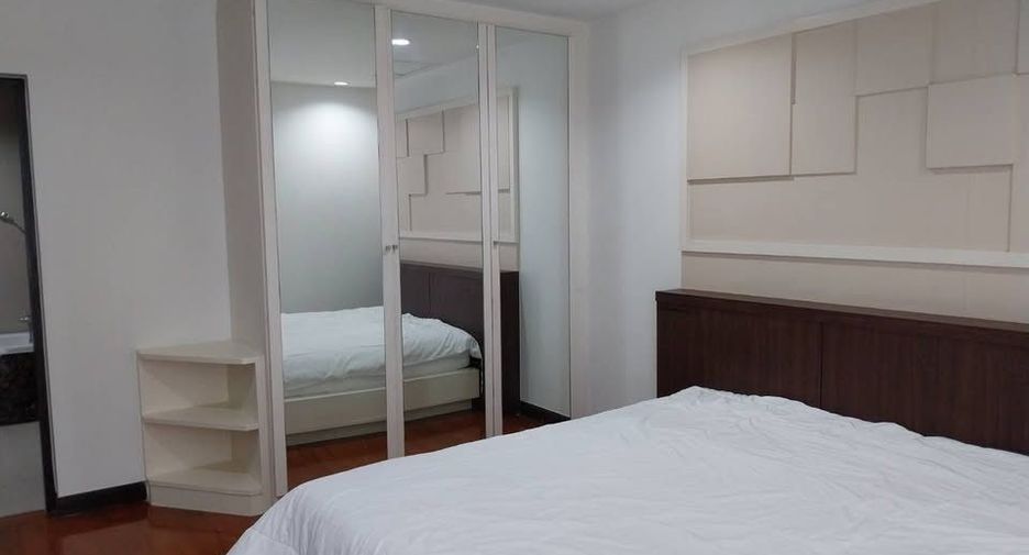 For rent 2 bedrooms condo in Watthana, Bangkok