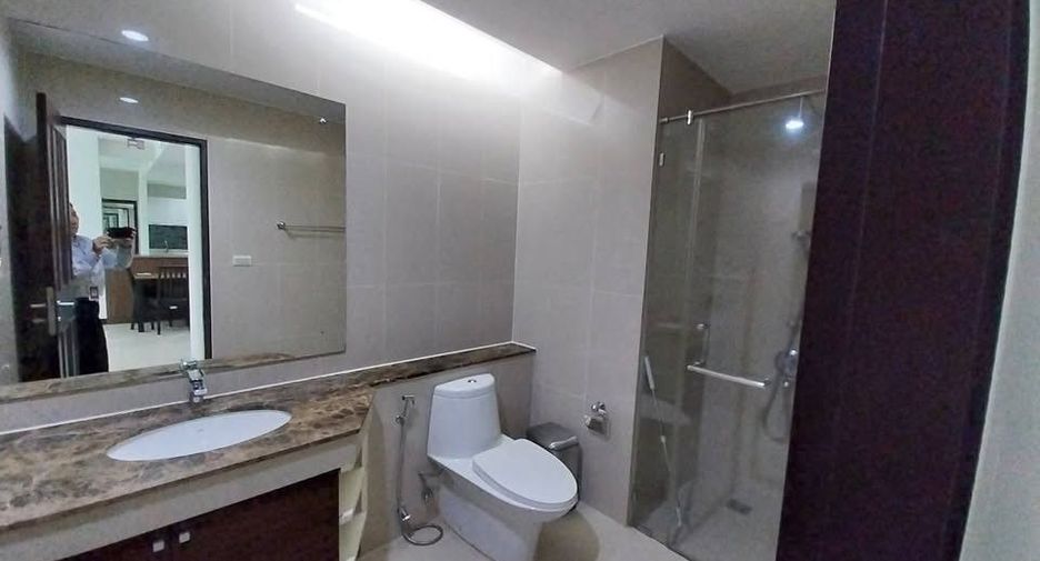 For rent 2 bedrooms condo in Watthana, Bangkok