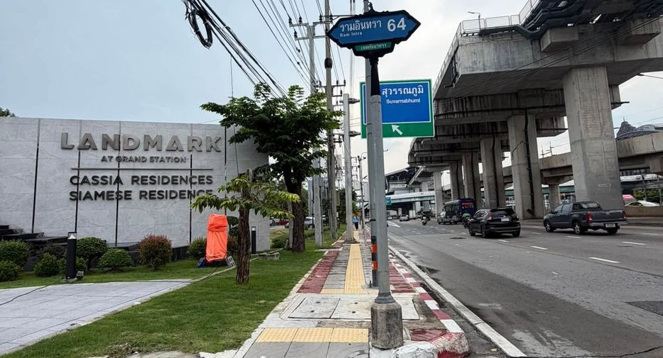For rent 2 bedrooms condo in Khan Na Yao, Bangkok
