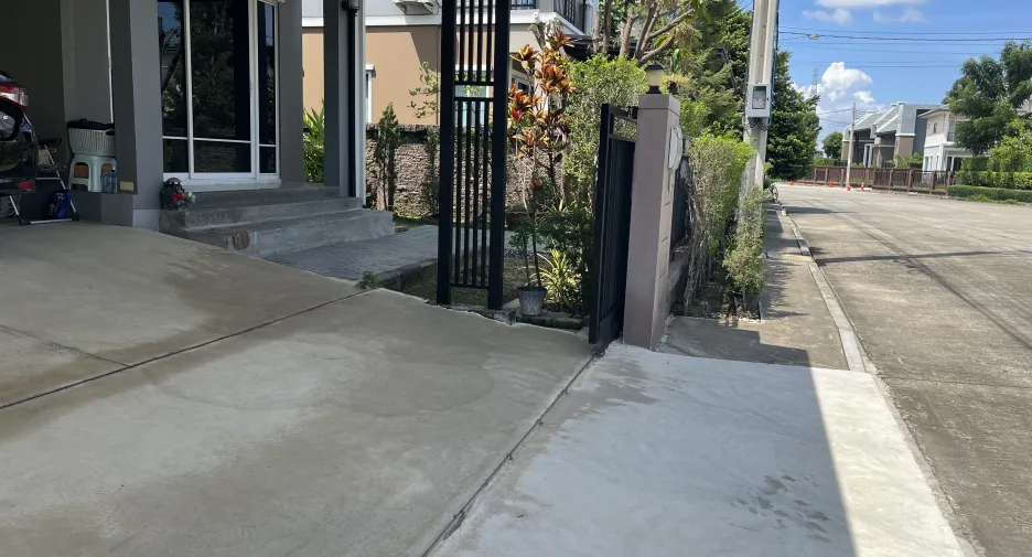 Casa en venta de 3 habitaciones en Bang Phli, Samut Prakan