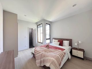 For rent 4 bedrooms house in Bang Khun Thian, Bangkok
