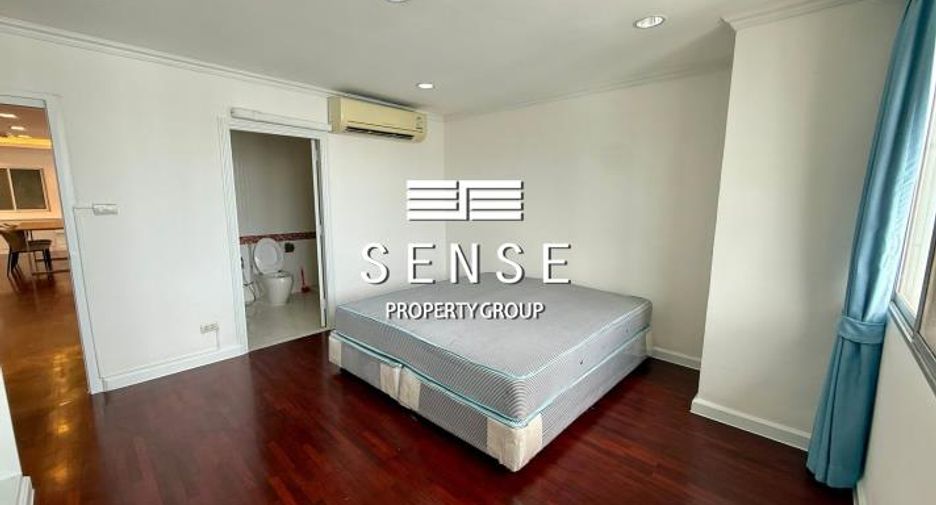 For rent 3 bedrooms condo in Watthana, Bangkok