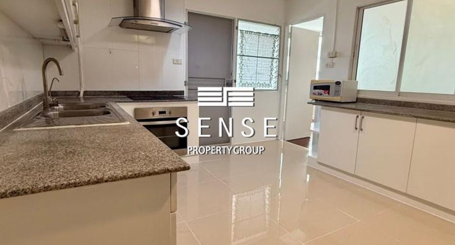 For rent 3 bedrooms condo in Watthana, Bangkok