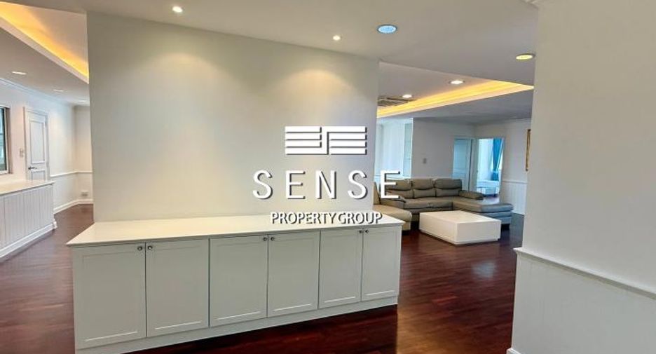For rent 3 bedrooms condo in Watthana, Bangkok