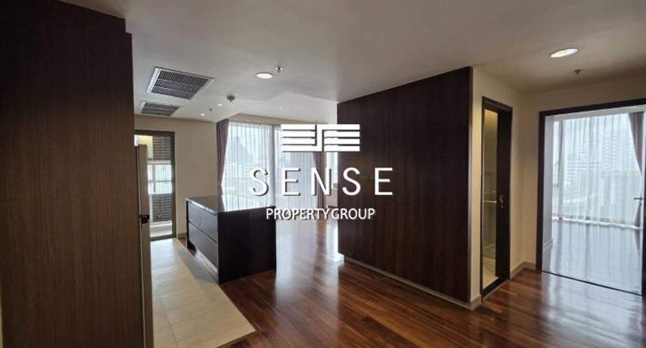 For rent 3 ベッドルーム condo in Khlong Toei, Bangkok