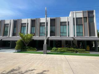 For rent 3 bedrooms townhouse in Bang Phli, Samut Prakan