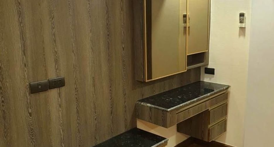 For rent 3 bedrooms condo in Khlong Toei, Bangkok