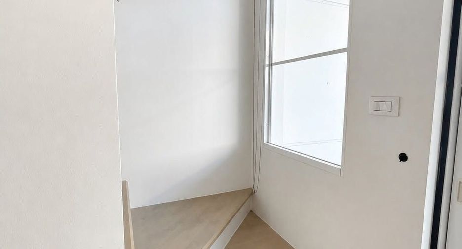For rent 2 bedrooms townhouse in Prawet, Bangkok