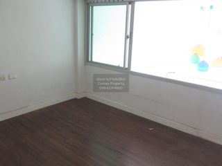 Local comercial en venta de 3 habitaciones en Rat Burana, Bangkok