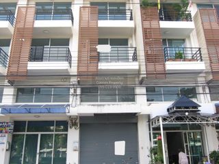 Local comercial en venta de 3 habitaciones en Rat Burana, Bangkok