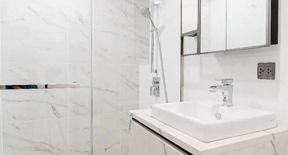 For rent 1 bed condo in Phra Khanong, Bangkok