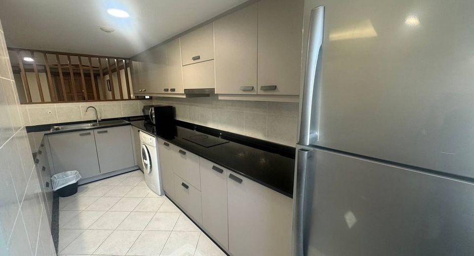 For rent 2 bedrooms condo in Watthana, Bangkok