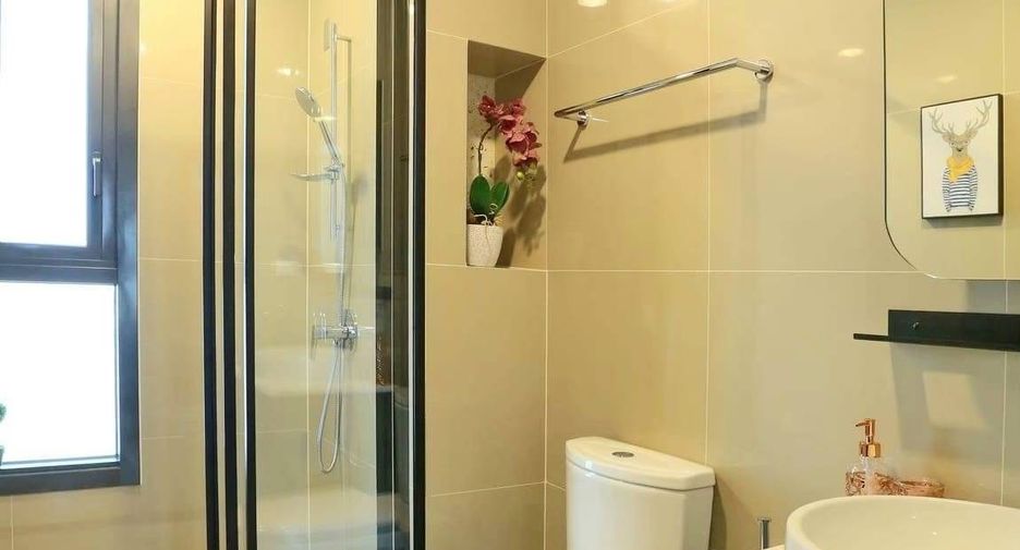 For rent 2 bedrooms condo in Huai Khwang, Bangkok
