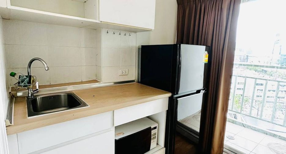 Wohnung zur Miete mit 2 Zimmer in Huai Khwang, Bangkok