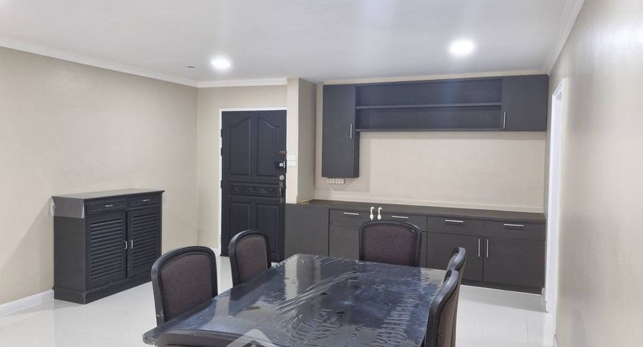 For rent 3 bedrooms condo in Watthana, Bangkok