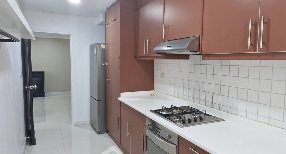 For rent 3 bedrooms condo in Watthana, Bangkok