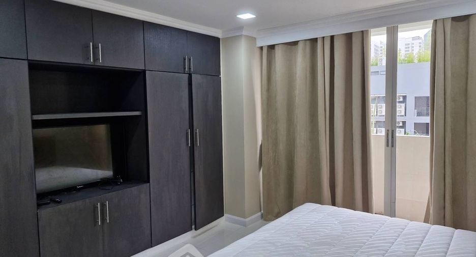 For rent 3 bedrooms condo in Watthana, Bangkok