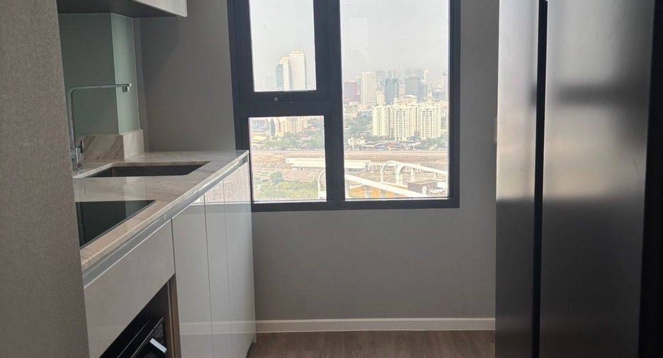 For rent 3 bedrooms condo in Huai Khwang, Bangkok