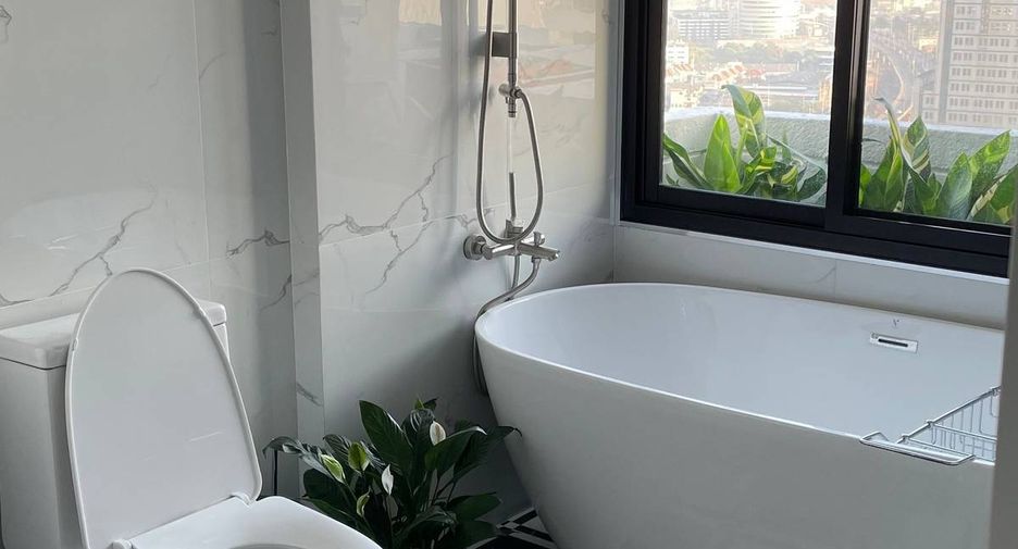 For rent 2 ベッドルーム condo in Yan Nawa, Bangkok