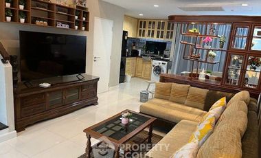 For rent 3 bedrooms townhouse in Bang Khen, Bangkok