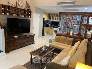 For rent 3 bedrooms townhouse in Bang Khen, Bangkok