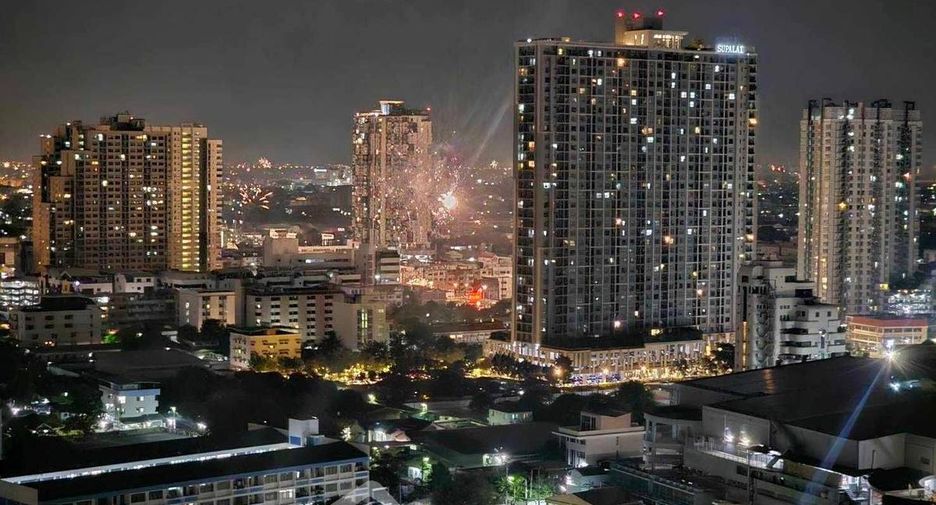 For rent 2 bedrooms condo in Thon Buri, Bangkok
