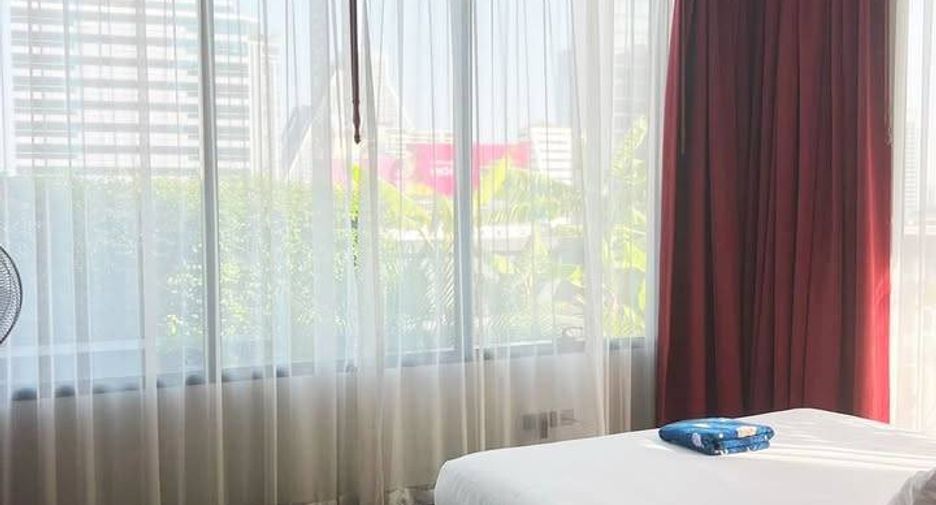 For rent 2 bedrooms condo in Bang Rak, Bangkok
