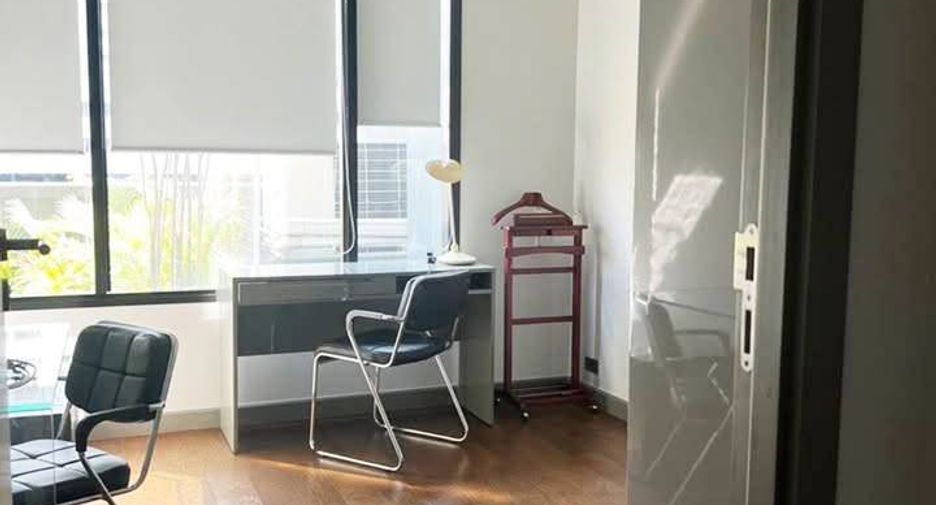 For rent 2 bedrooms condo in Bang Rak, Bangkok