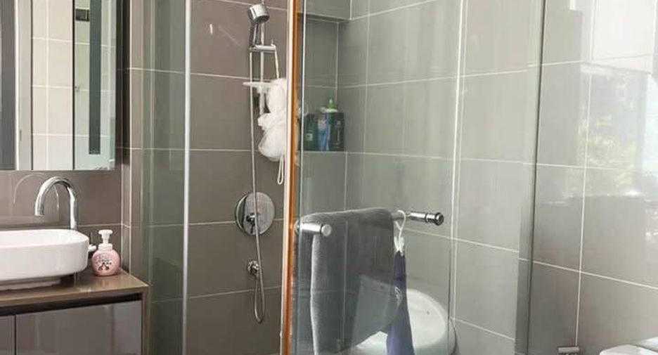 For rent 2 bedrooms condo in Bang Rak, Bangkok
