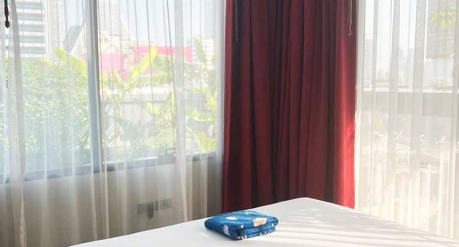 For rent 2 bedrooms condo in Bang Rak, Bangkok