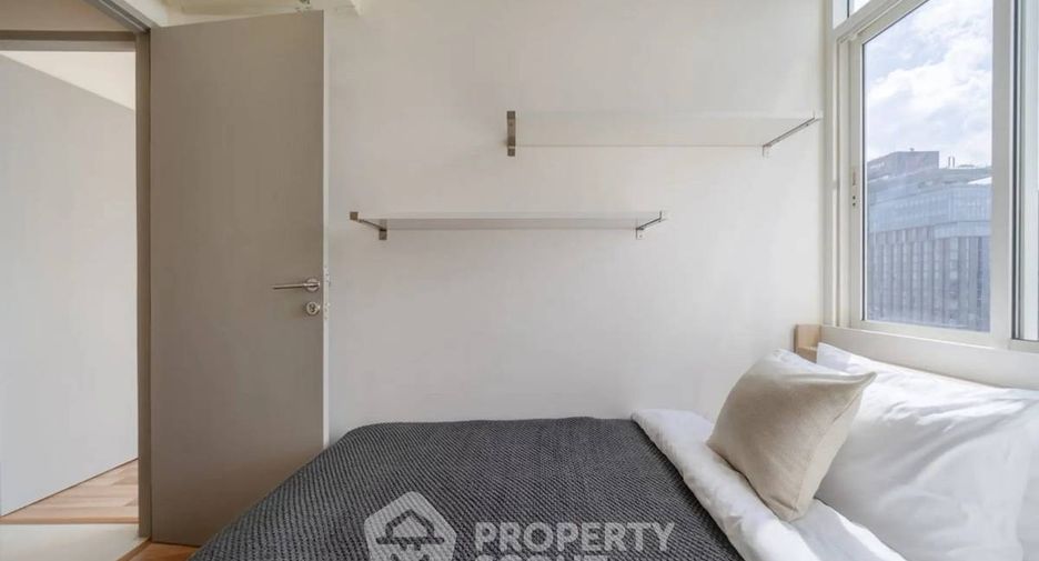 For rent 2 bedrooms condo in Phra Khanong, Bangkok