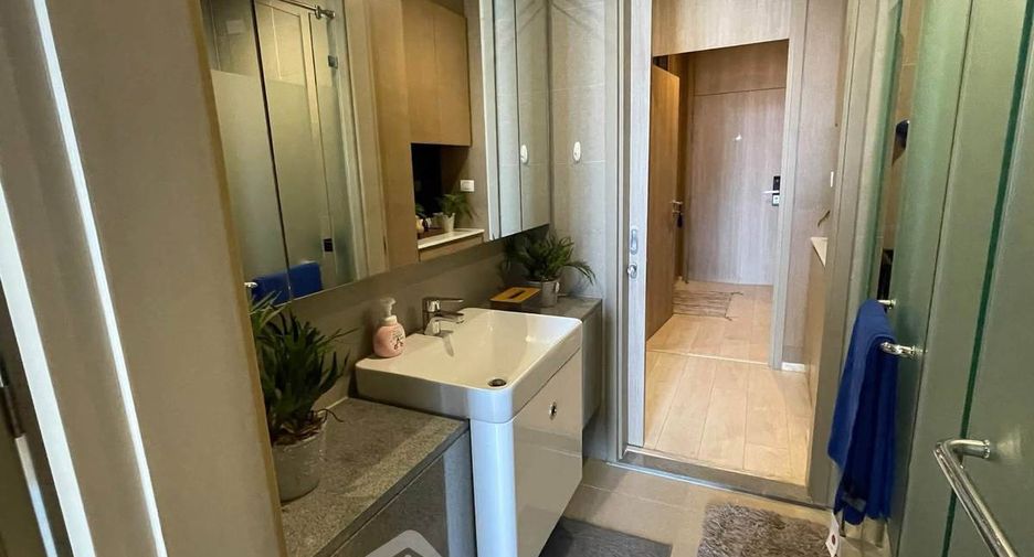 For rent 2 bedrooms condo in Pathum Wan, Bangkok